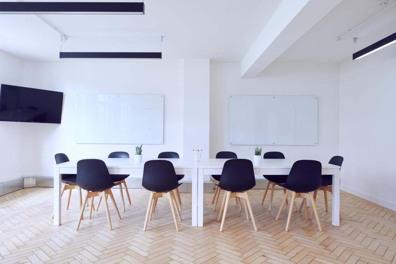 Image of an empty boardroom
