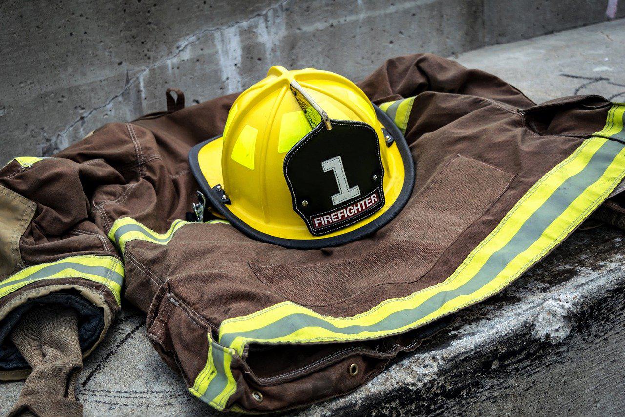 Image of firefighter uniform from Pixabay