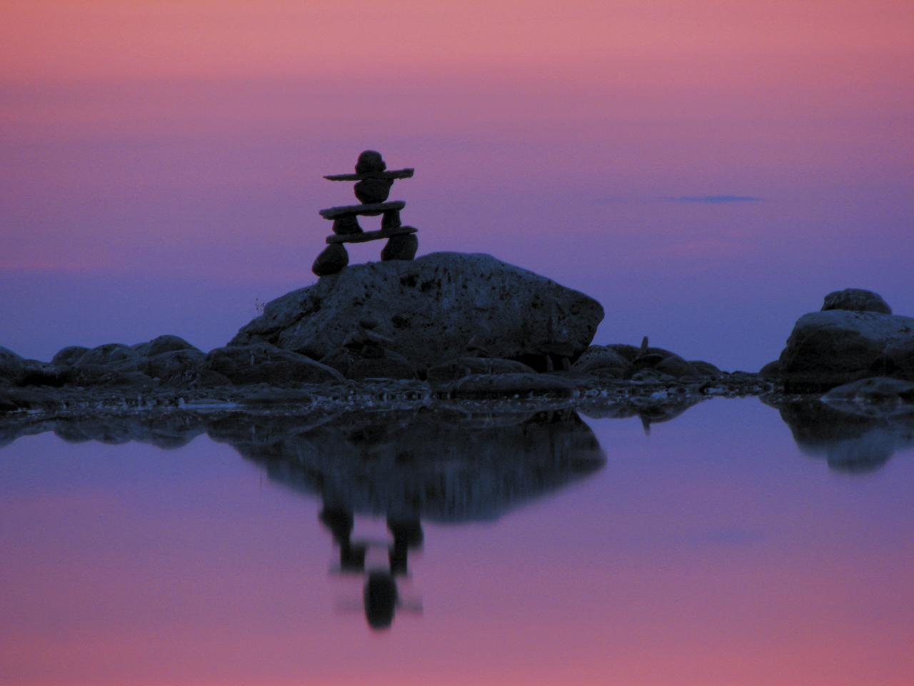 image of inukshuk at dusk