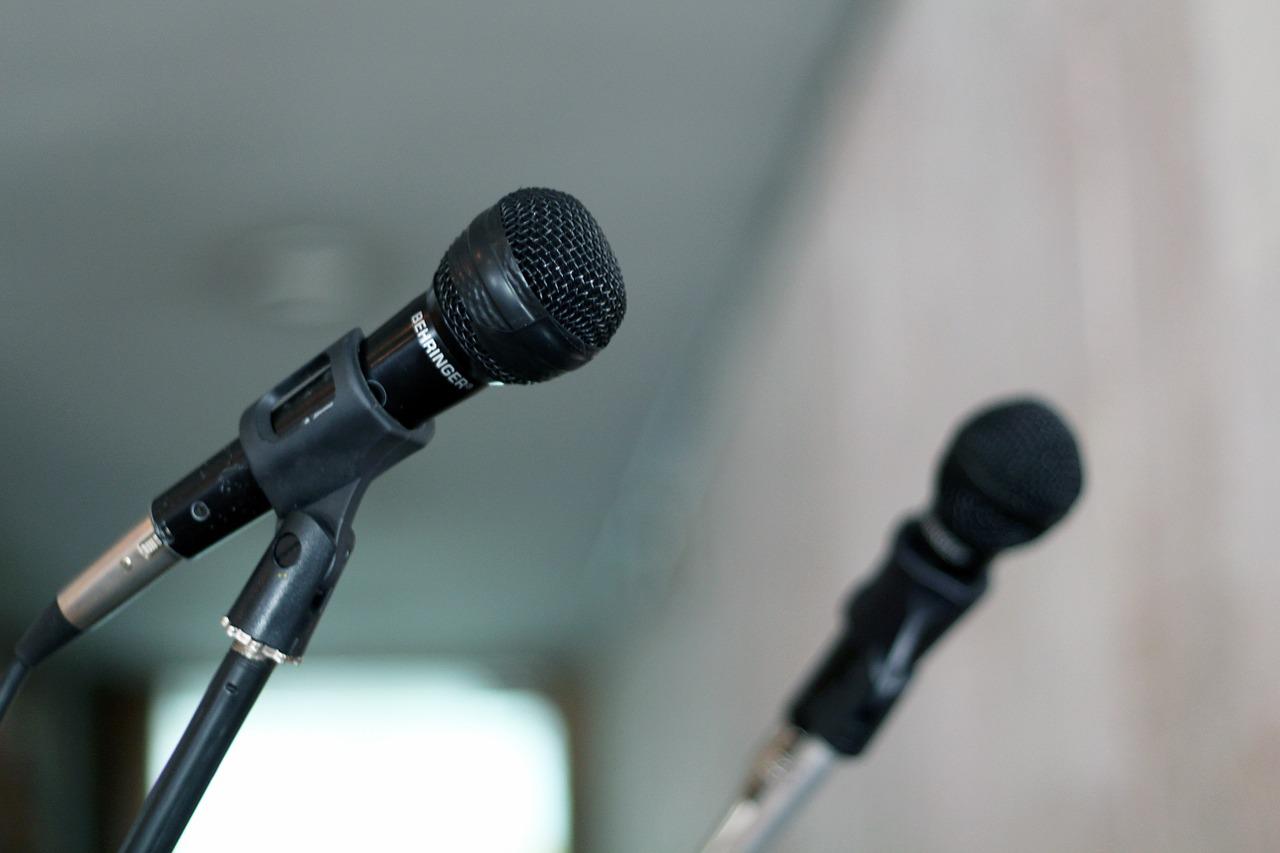 Image of microphone from Pixabay