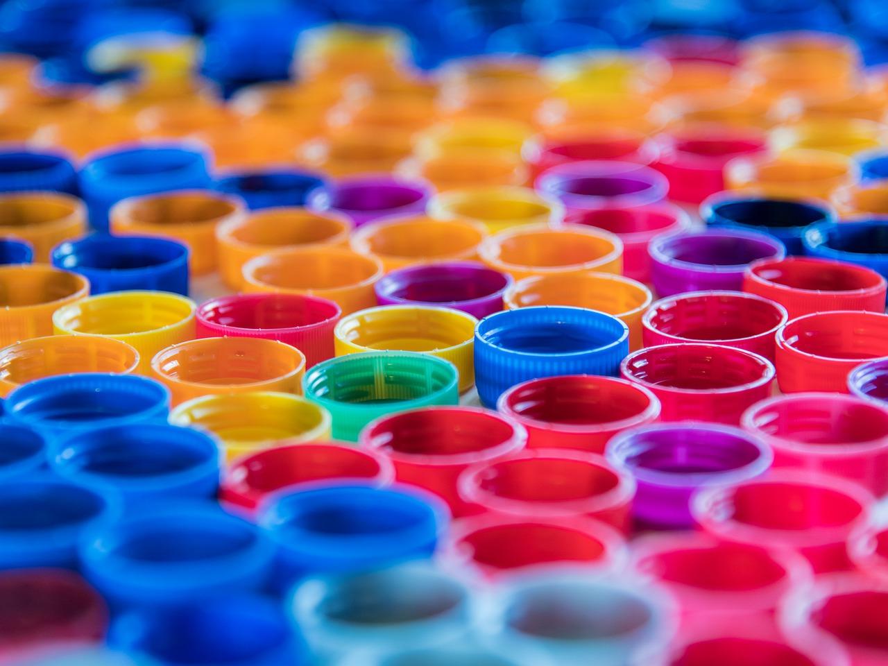 Picture of numerous plastic bottle caps courtesy of Pixa Bay