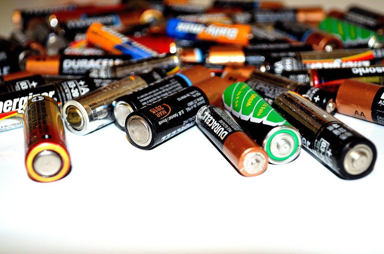 Image of batteries by PublicDomainPictures from Pixabay