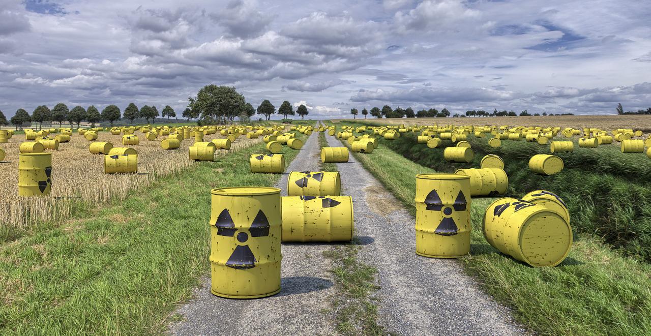Image of hazardous waste by Dirk Rabe from Pixabay 
