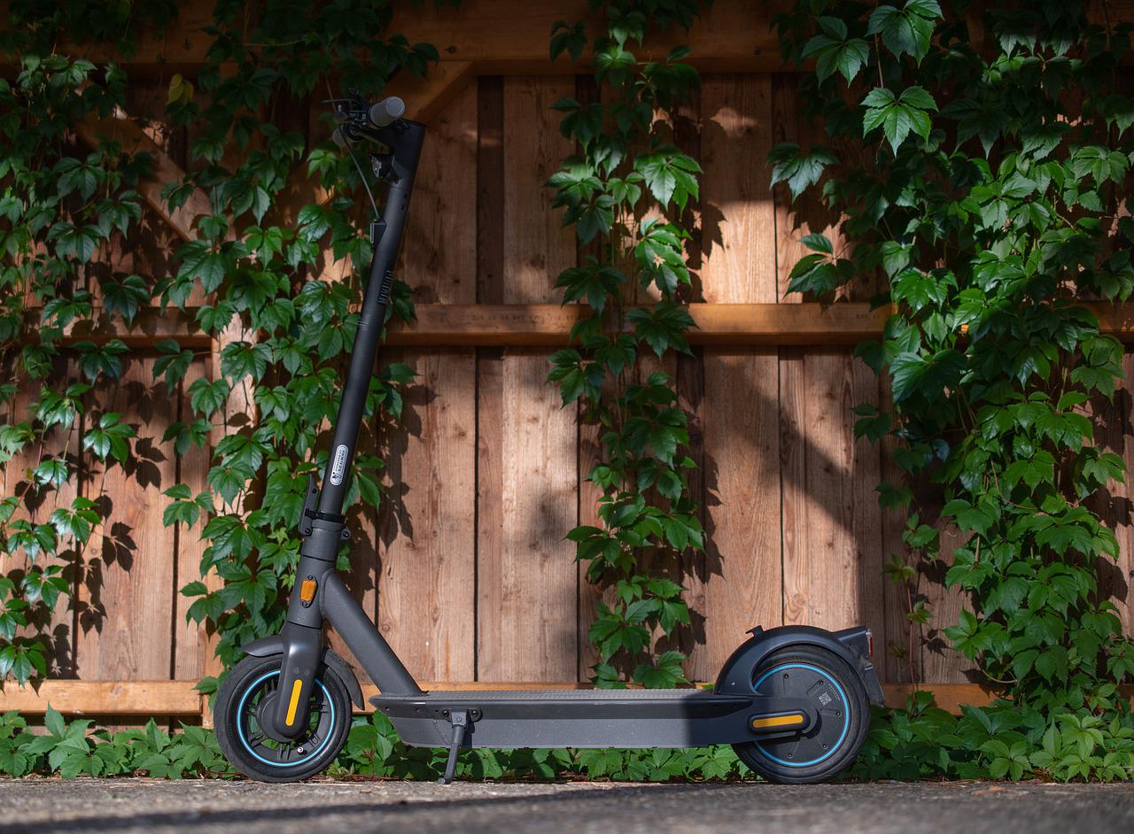 Image of e-scooter by aixklusiv from Pixabay