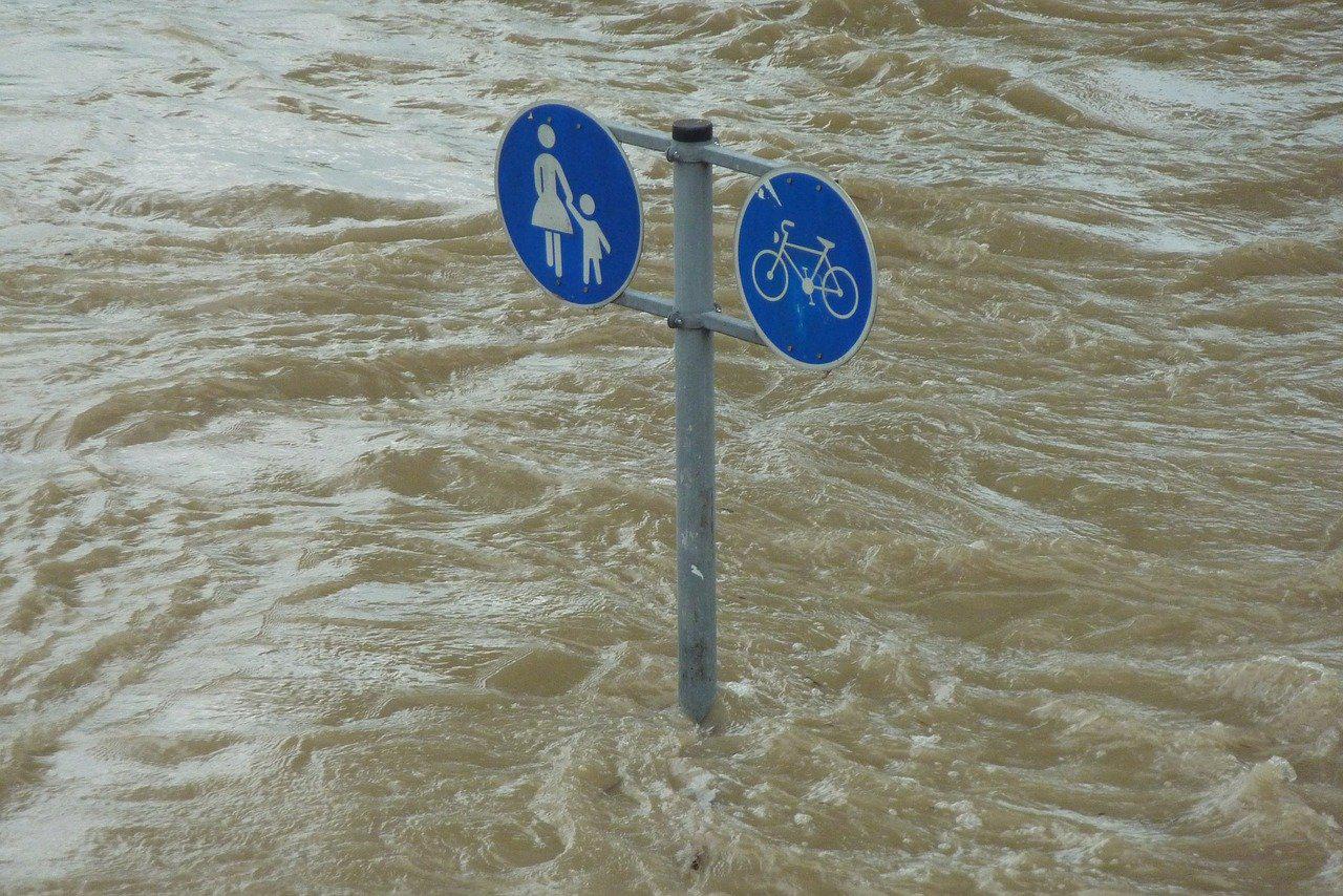 Image of high waters by Hermann Traub from Pixabay