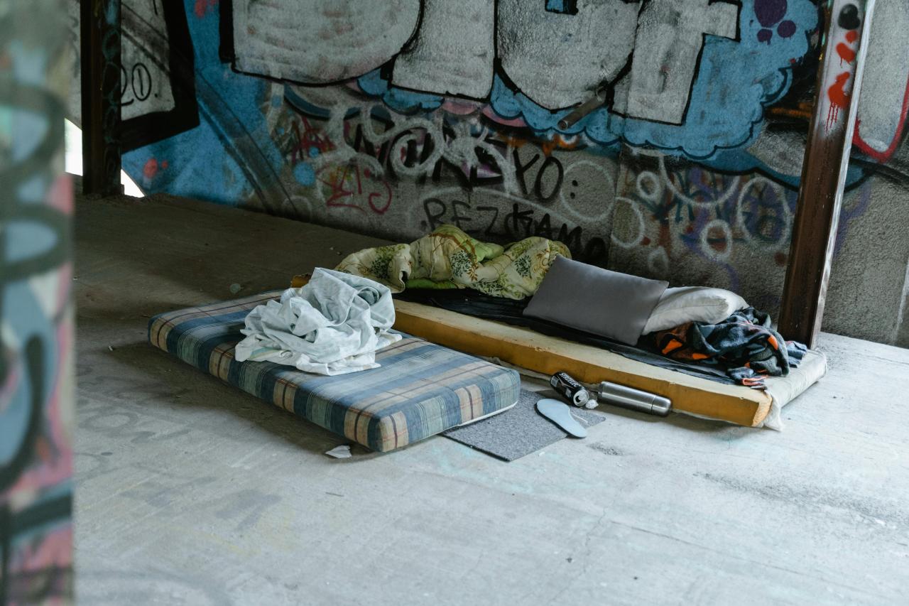 Image of empty bed on street courtesy of Mart Productions through Pexels