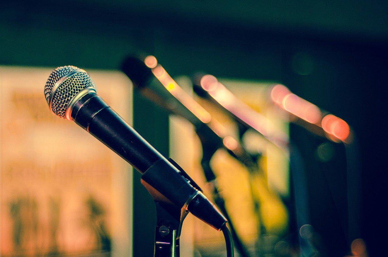 Image of microphone by Csaba Nagy from Pixabay