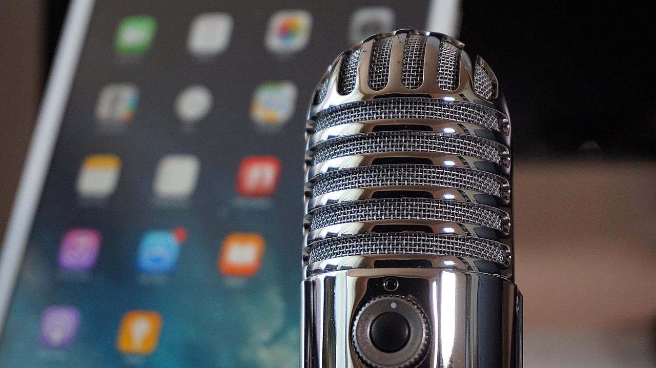 Image of microphone by Csaba Nagy from Pixabay