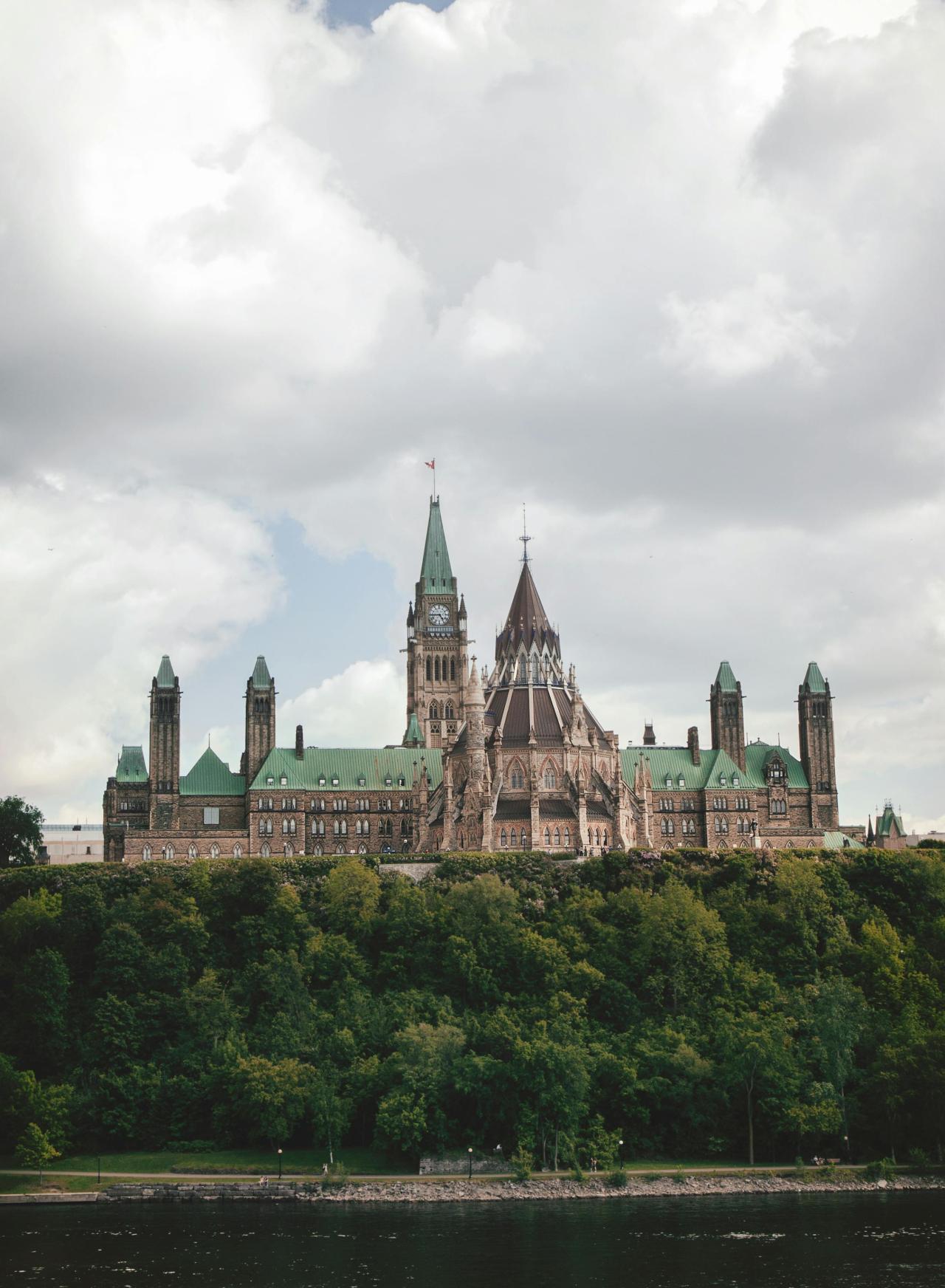 Image of parliament hill by Tetyana Kovyrina and Pexels