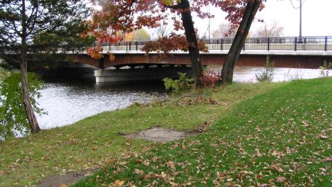 Image of Veterans Memorial Bridge