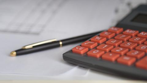 Image of calculator from Pixabay