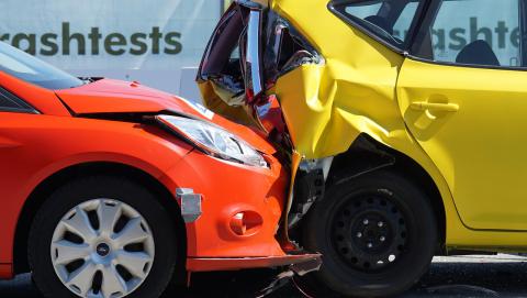Image of crashed cars from Pixabay