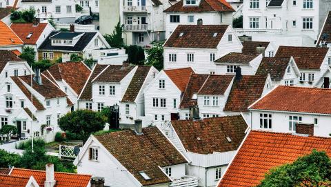 Image of Houses by Henning courtesy of Pixabay