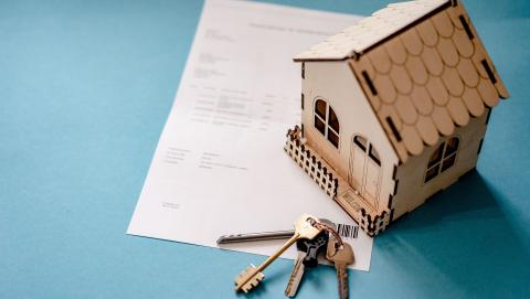 Image of cardboard house and unidentifiable contract courtesy of pixabay