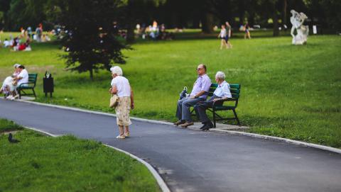 image of elderly people in the park